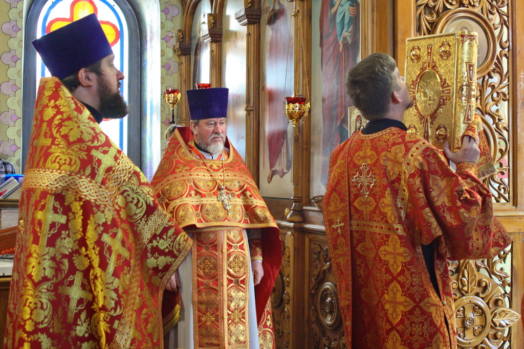 Крестовоздвиженский собор Лесосибирск иконы