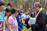 Священник принял участие в открытии летней лагерной смены.